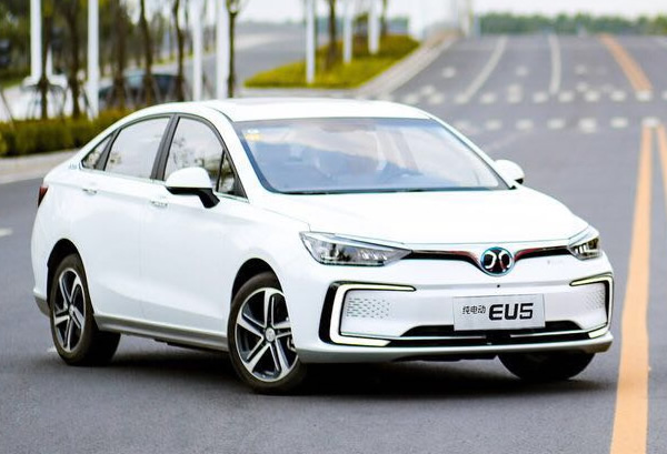 北汽新能源 EU5 R500 網(wǎng)約車