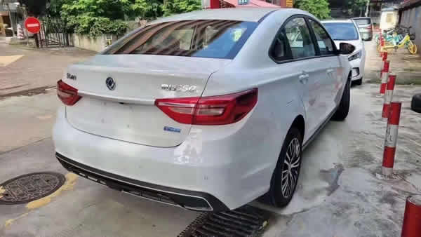 廣州租車網(wǎng)約車東風(fēng)S50