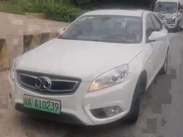 廣州網(wǎng)約車月租金2400元押金5000北汽260