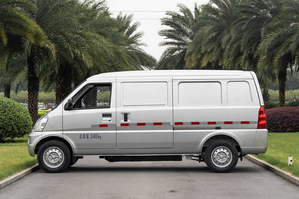 上汽通用五菱榮光面包車ev新能源