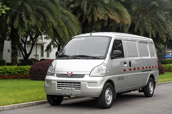 上汽通用五菱榮光面包車ev新能源