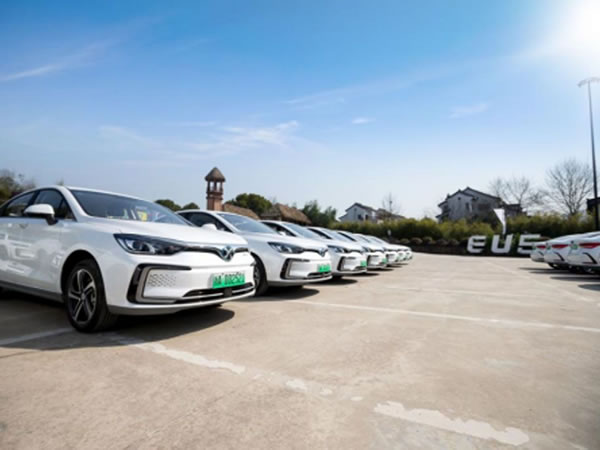 廣州網(wǎng)約車租賃價(jià)格魅580北汽eu5 帝豪450