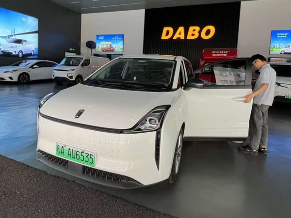 廣州網(wǎng)約車(chē)租車(chē)今日提車(chē)免租3天威馬E5奔騰NAT
