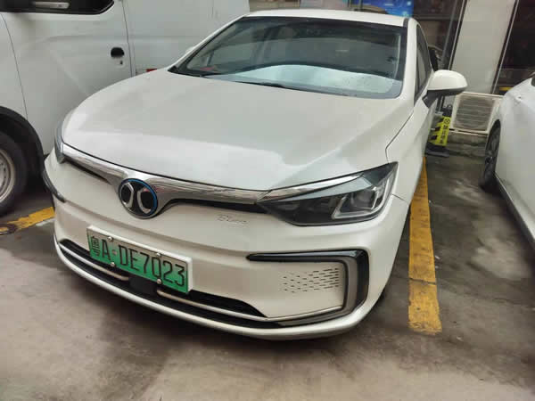 廣州低價租網(wǎng)約車北汽EU5月租金2800押金4000元