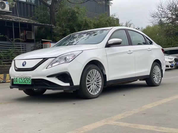 廣州網(wǎng)約車換電版全新風(fēng)行s50租金：3000