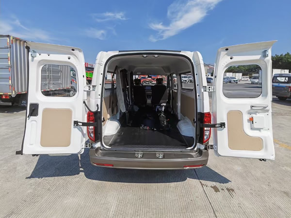 跨越星V5 EV 6.7座 客車版 